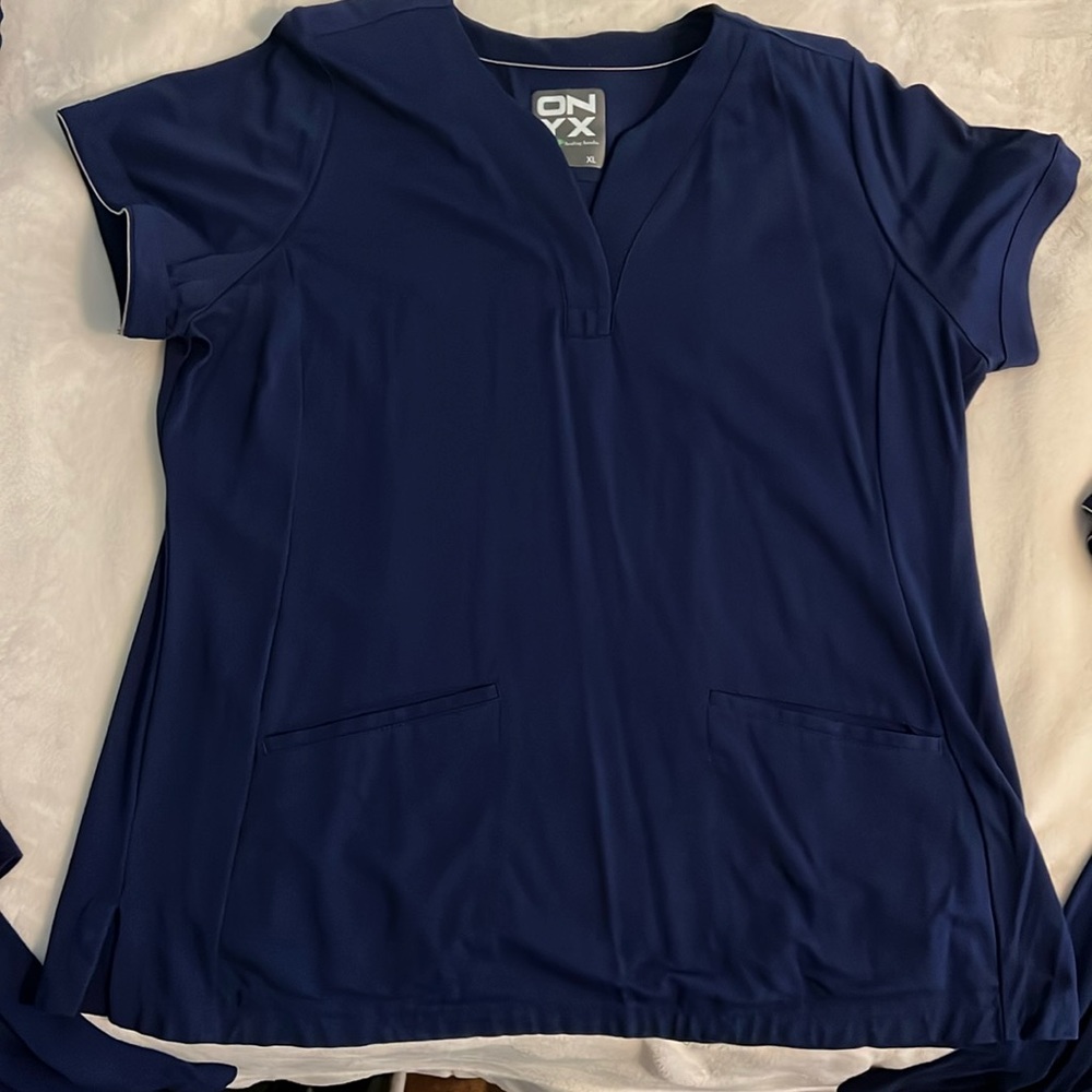 Healing Hands ONYX Scrub Top with 2 Front Pockets